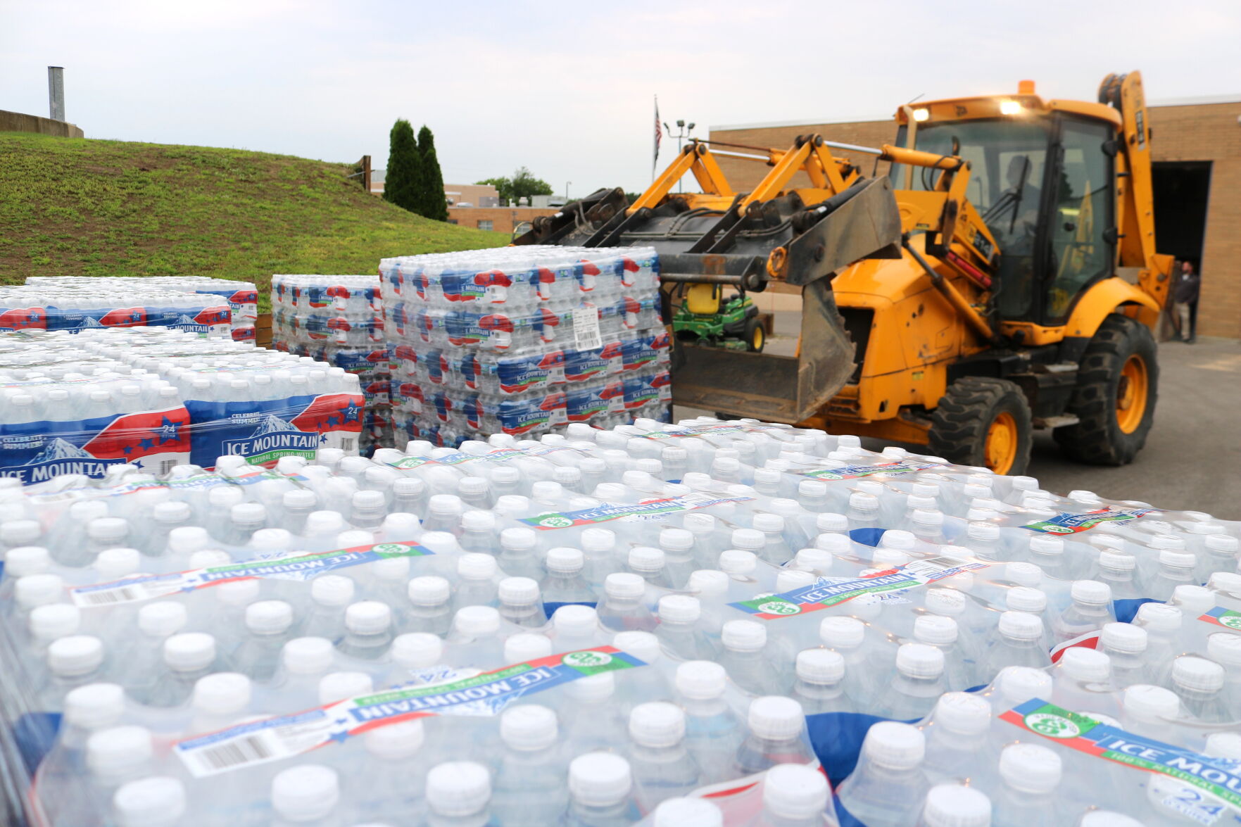 Ice Mountain, Cadillac offering bottled water during boil water notice